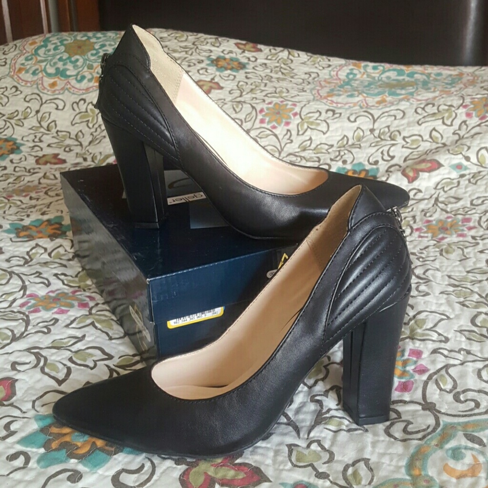 Black leather heels with zipper