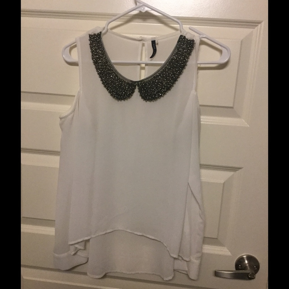 Cold shoulder necklace bib top