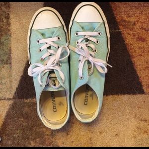 Gently used converse sneakers good condition