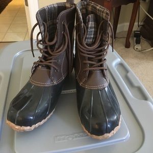 Sporto Duckboots with plaid lining.