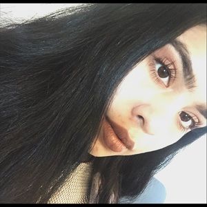 Meet your Posher, Desiree