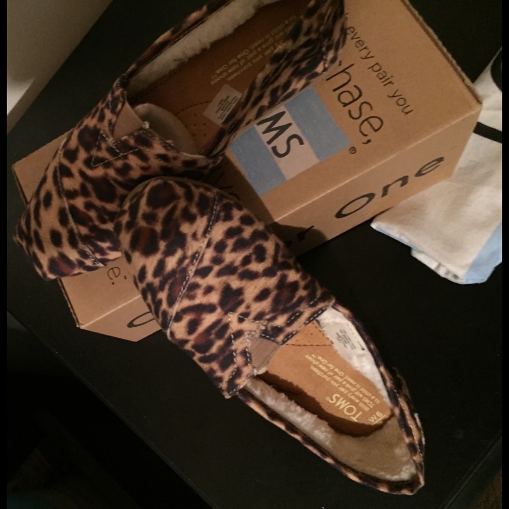 Leopard Toms Barely Worn