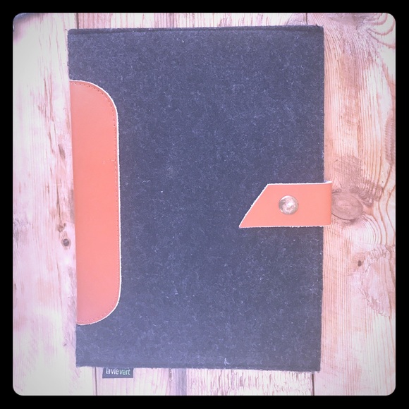 Felt iPad sleeve - Picture 1 of 1