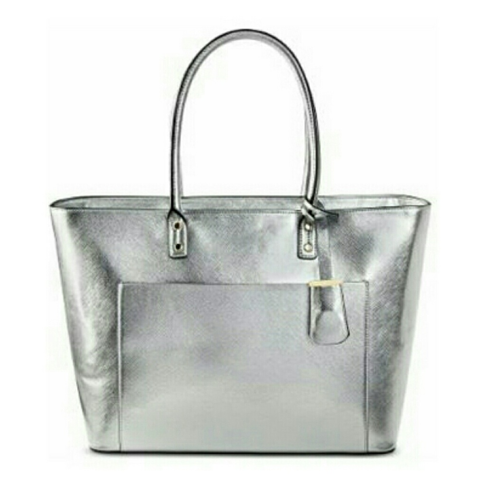 🚨 SOLD - Silver metallic faux leather tote