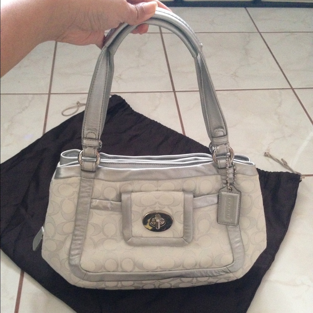 🍁Coach Silver/White Bag
