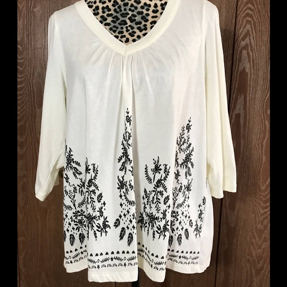 🌸Final price 🌸Cream w/black floral bordered top