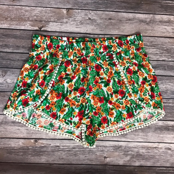 Love Tree Shorts Floral Green Yellow Red Scalloped - Picture 2 of 5