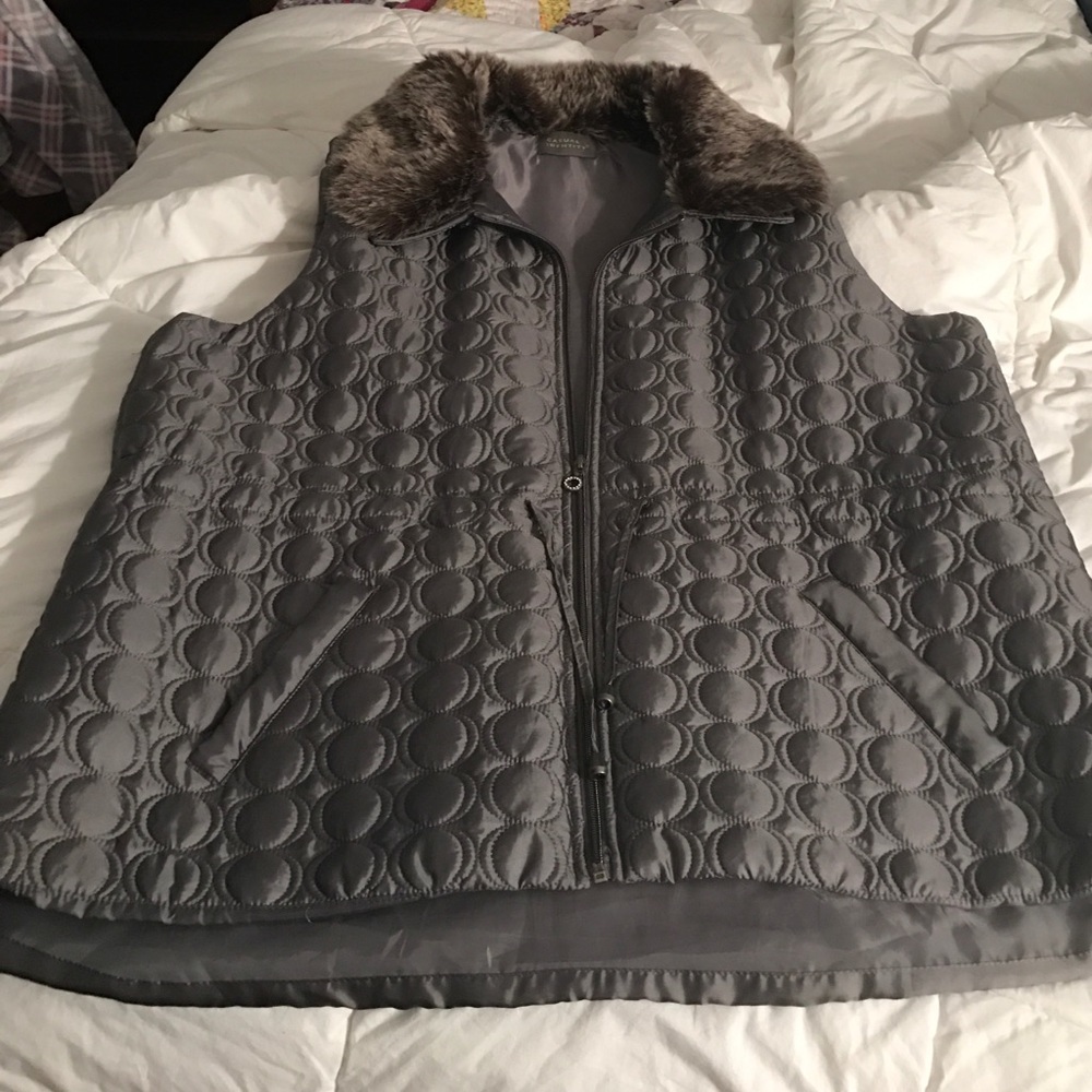 Grey Vest w/ Faux Fur Removable Collar -- Size 2X