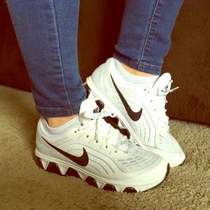 Nike tailwind 6