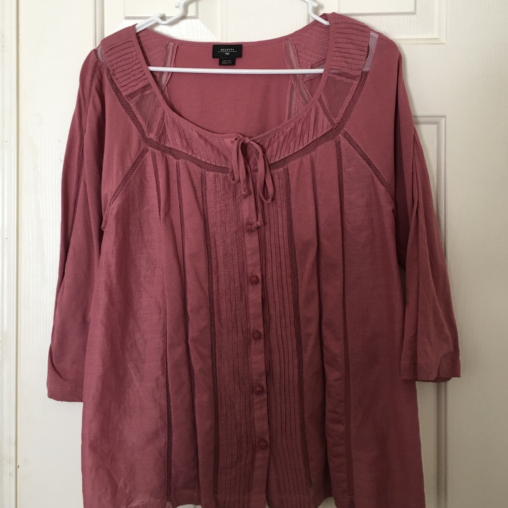 Deletta 3/4 sleeve blouse.