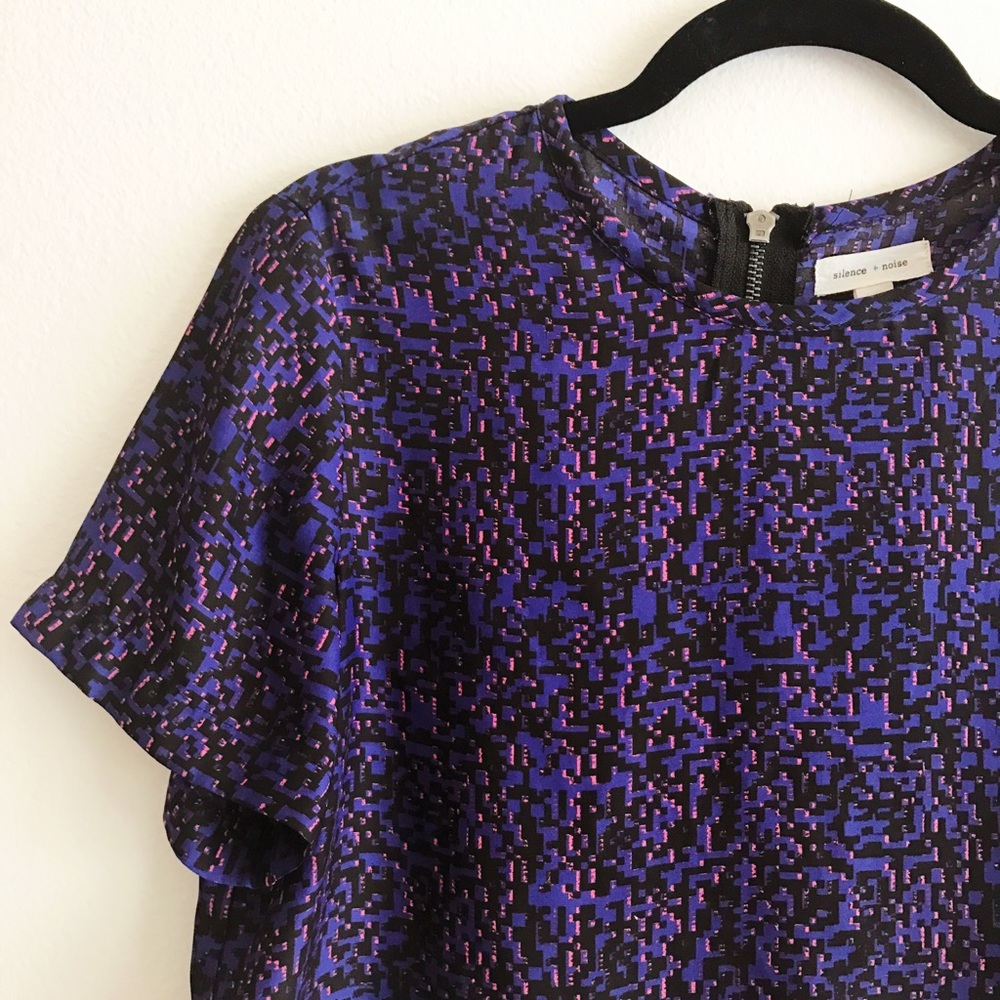 UO silence+noise Patterned Crop Top