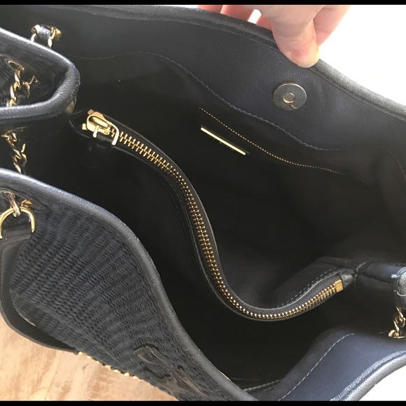 Tory Burch Thea Straw Tote/Navy - Picture 5 of 8