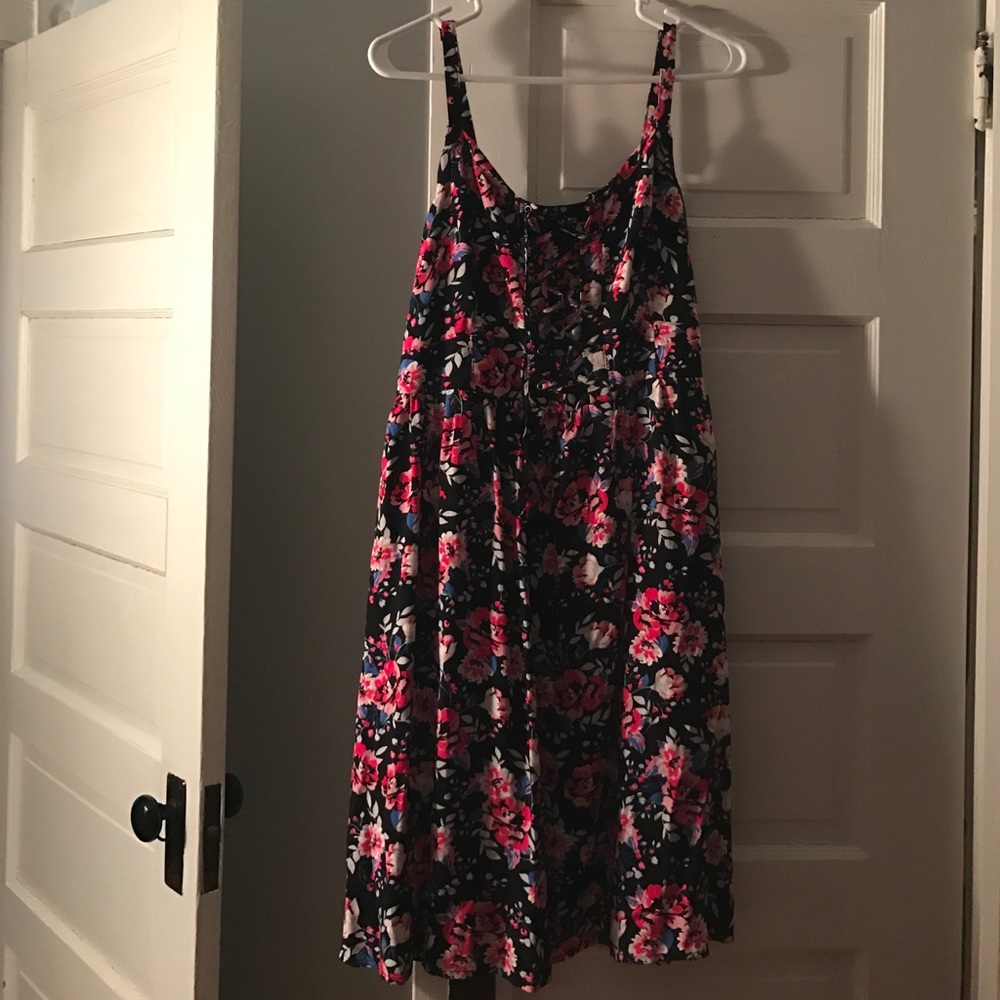 Black/Floral Laced Bodice Sundress (Torrid Size 1)