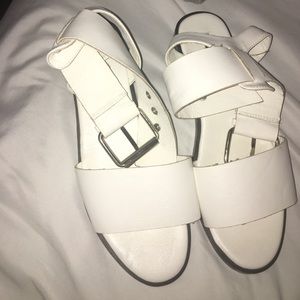 Sandals w heel