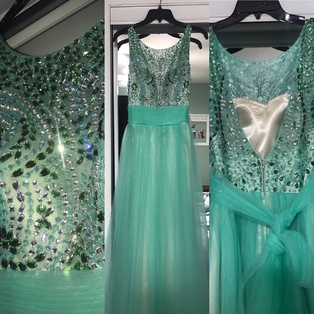 PROM DRESS.  BRAND NEW W TAGS!👗