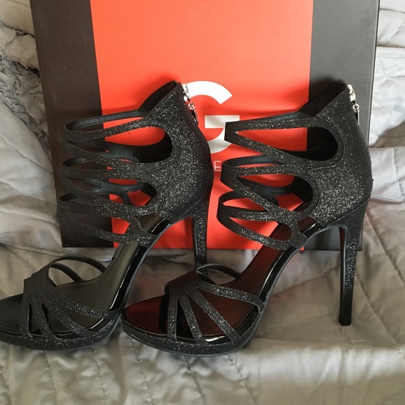 🎉🎉JUST REDUCED🎉🎉Guess heels - Picture 2 of 2