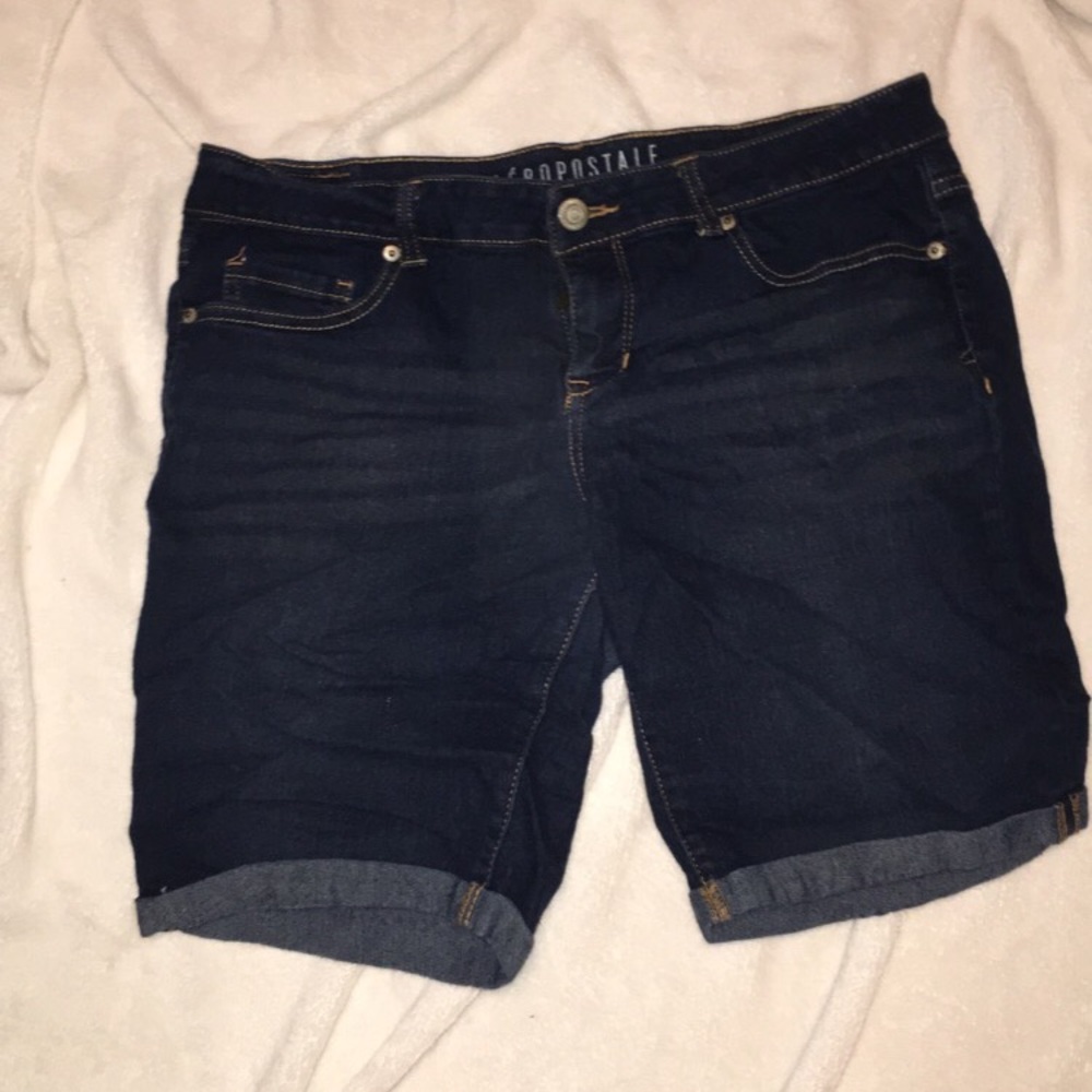 Mid thigh shorts