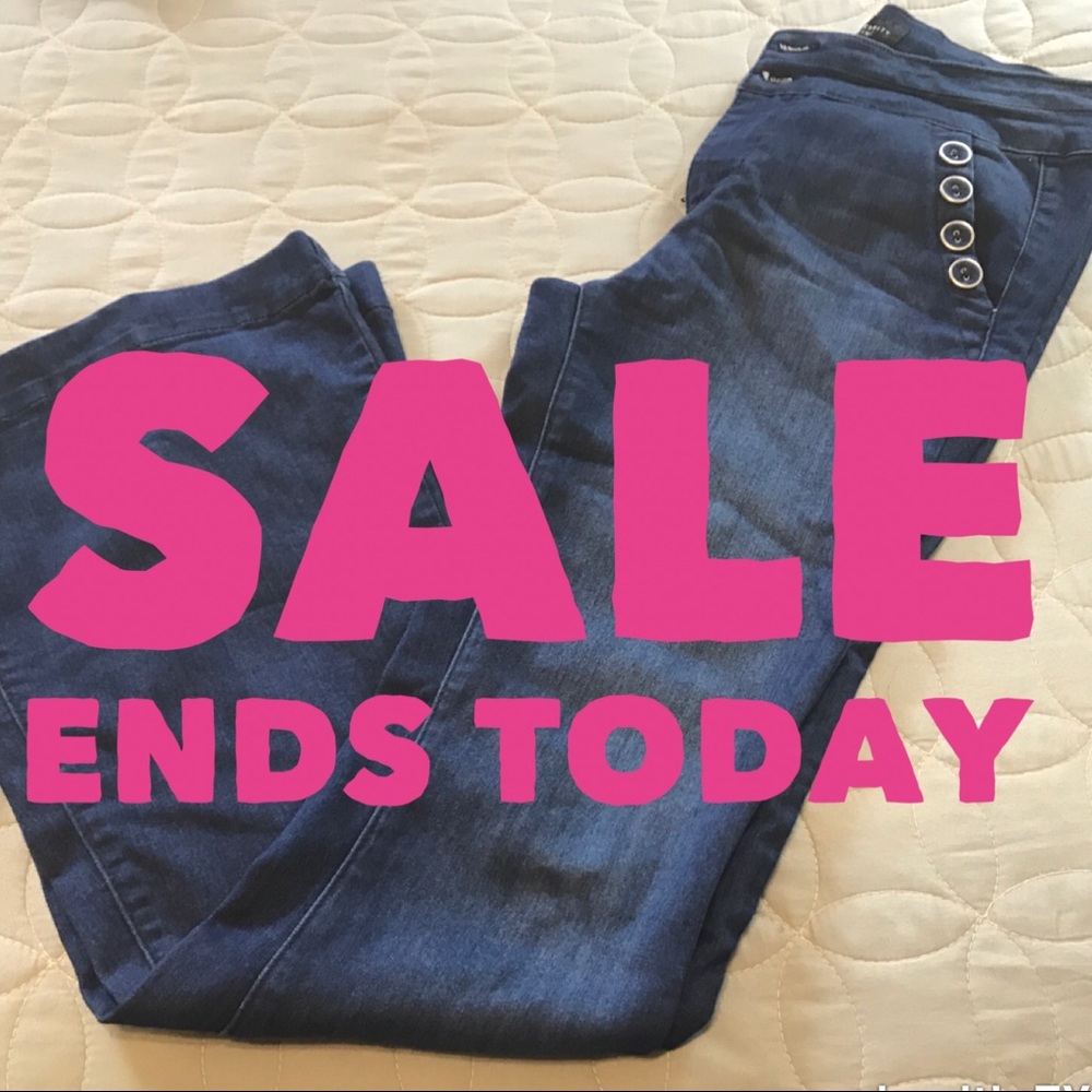 🎉SALE🎉Celebrity Pink Flare Jeans