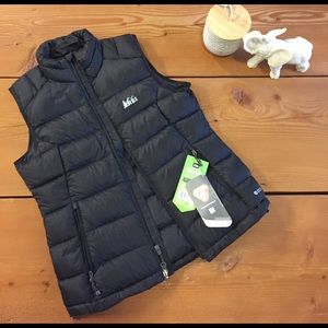 REI puffer black vest