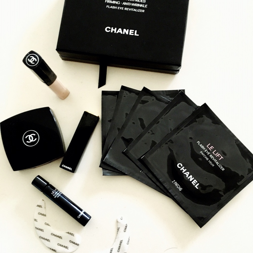 Chanel Flash eye revitalizar firm and lift skin