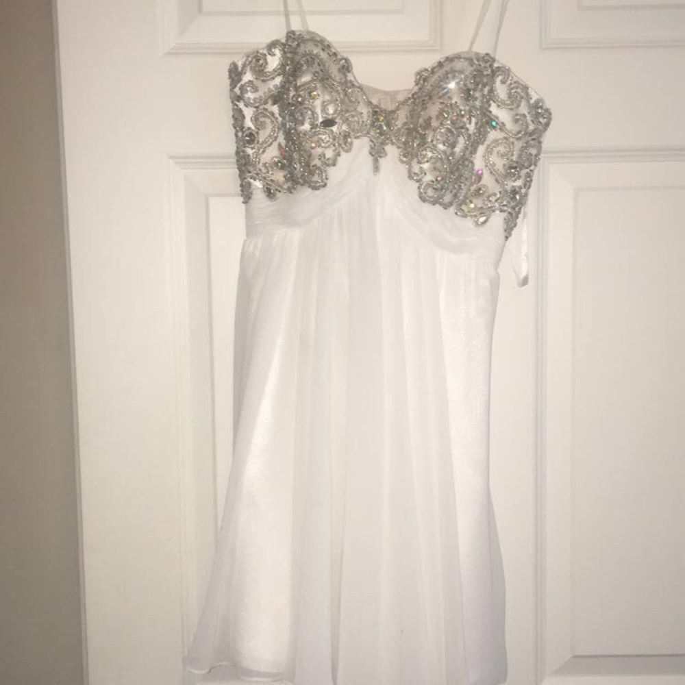 Dave and Johnny prom dress. Fits sizes 1 & 2