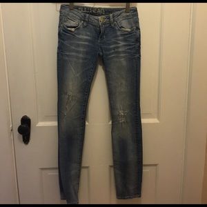 Bullhead Hermosa Super Skinny Size 1 Jeans.