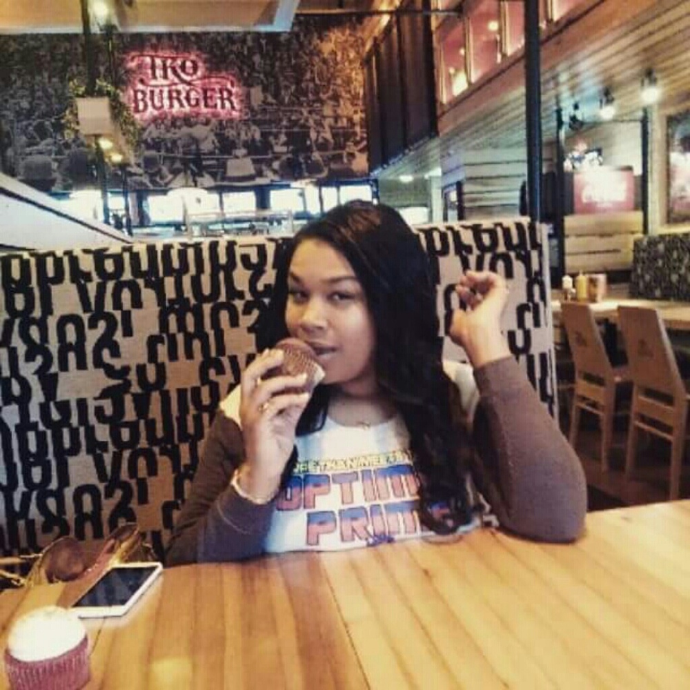 Meet your Posher, Elizabeth