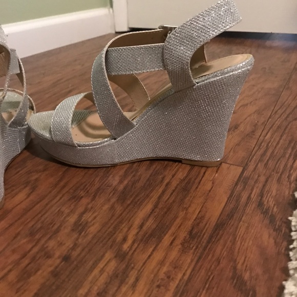 Shoes - Picture 4 of 5