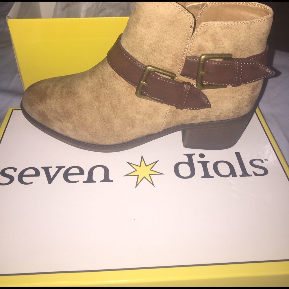 Brand new in box 📦 tan booties
