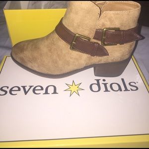 Brand new in box 📦 tan booties