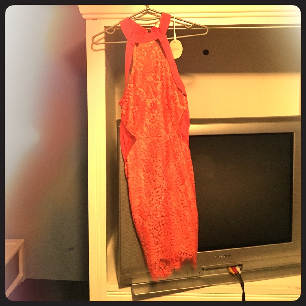 Gorgeous dress but did not fit me. New, never worn