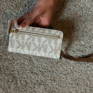 Michael Kors wristlet Slim tech