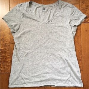 Tommy Hilfiger vneck tshirt, size XL