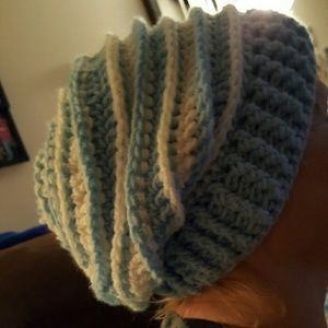 Had crocheted hats/ slouchy & beanies