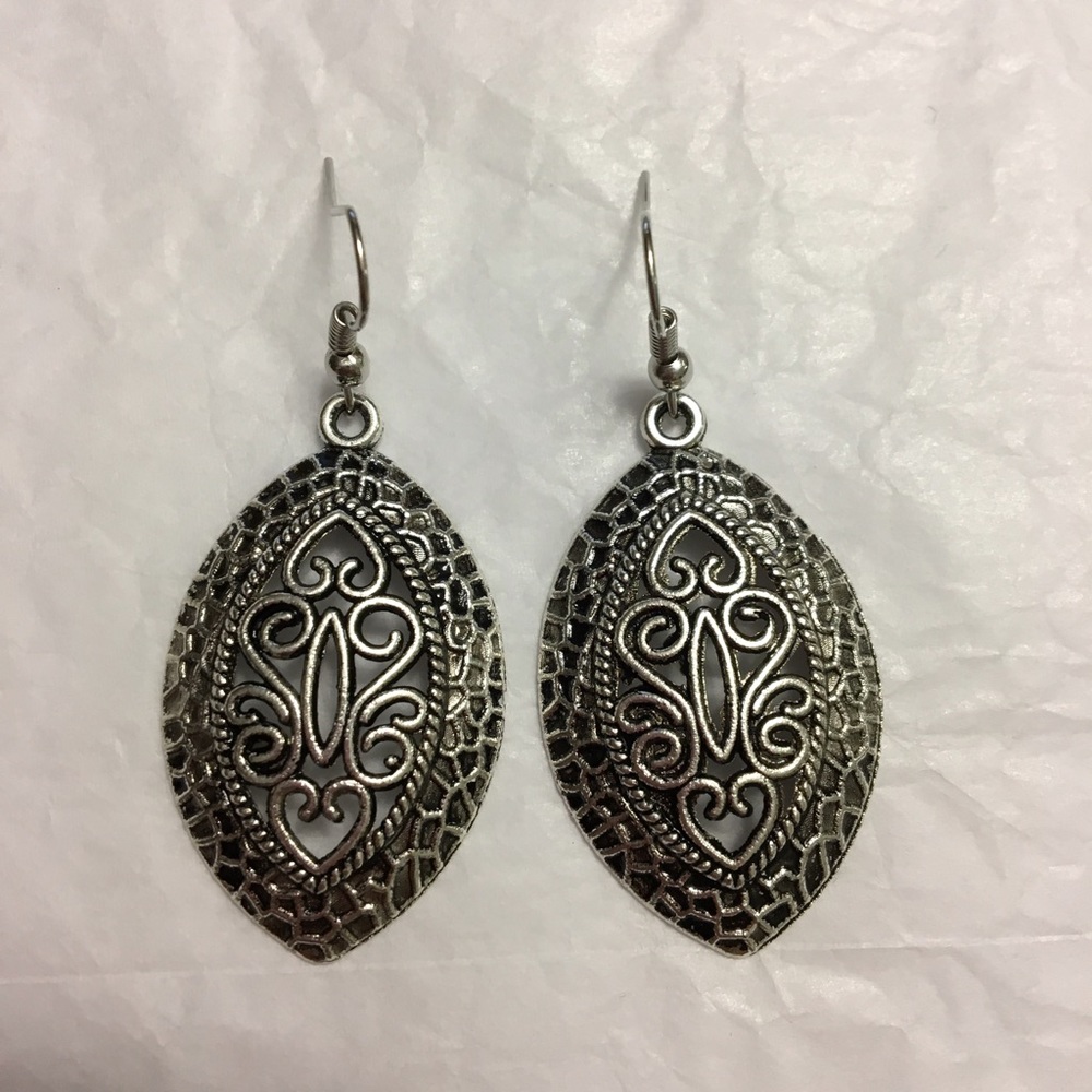 ONE LEFT Nina Earrings - Picture 2 of 5
