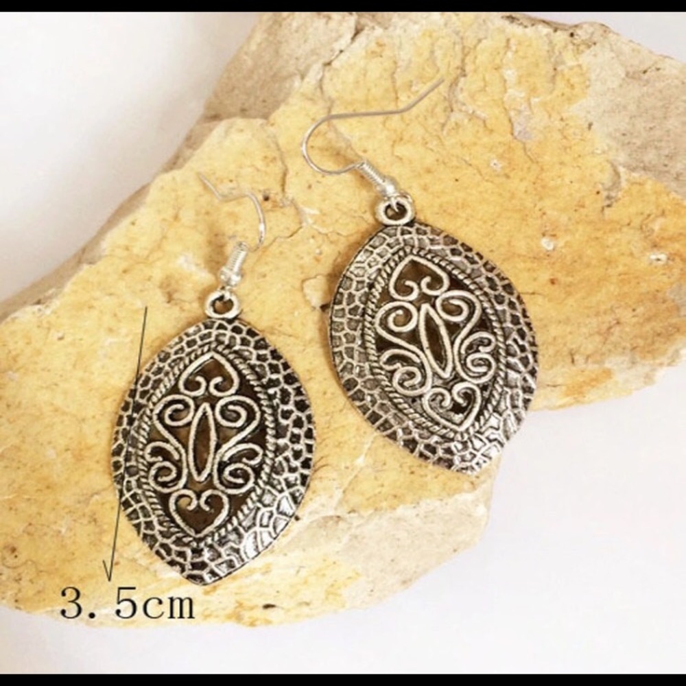 ONE LEFT Nina Earrings - Picture 5 of 5