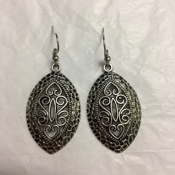 ONE LEFT Nina Earrings - Picture 2 of 5