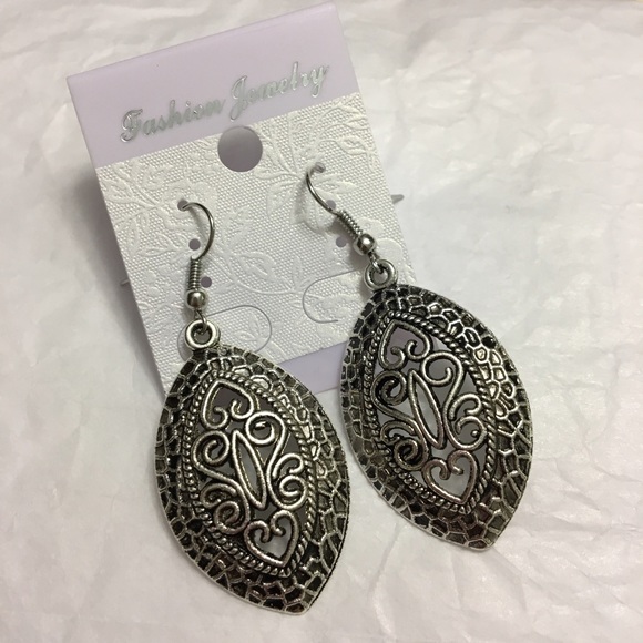 ONE LEFT Nina Earrings - Picture 3 of 5