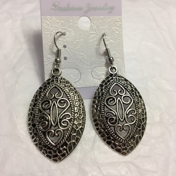 ONE LEFT Nina Earrings - Picture 4 of 5