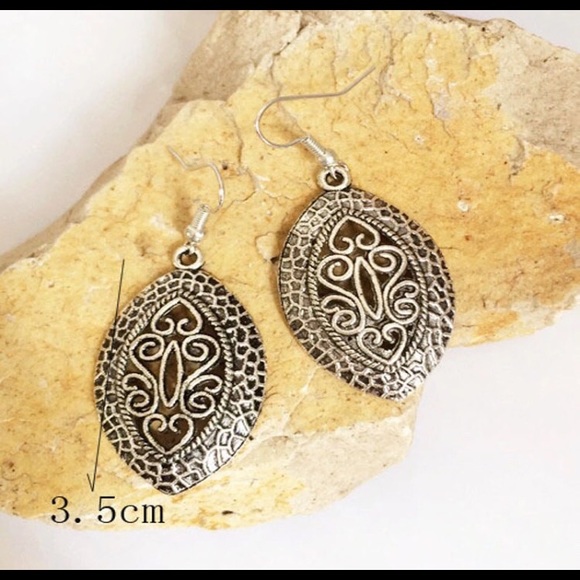 ONE LEFT Nina Earrings - Picture 5 of 5