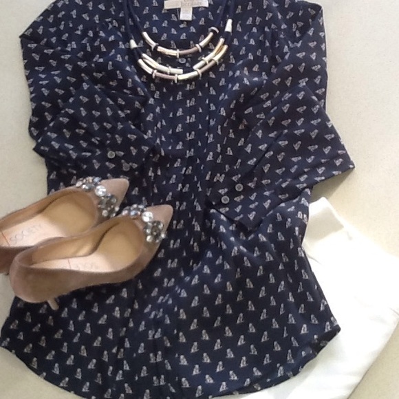 Banana Republic Tops - 💕Gorgeous Navy Banana Republic blouse💕