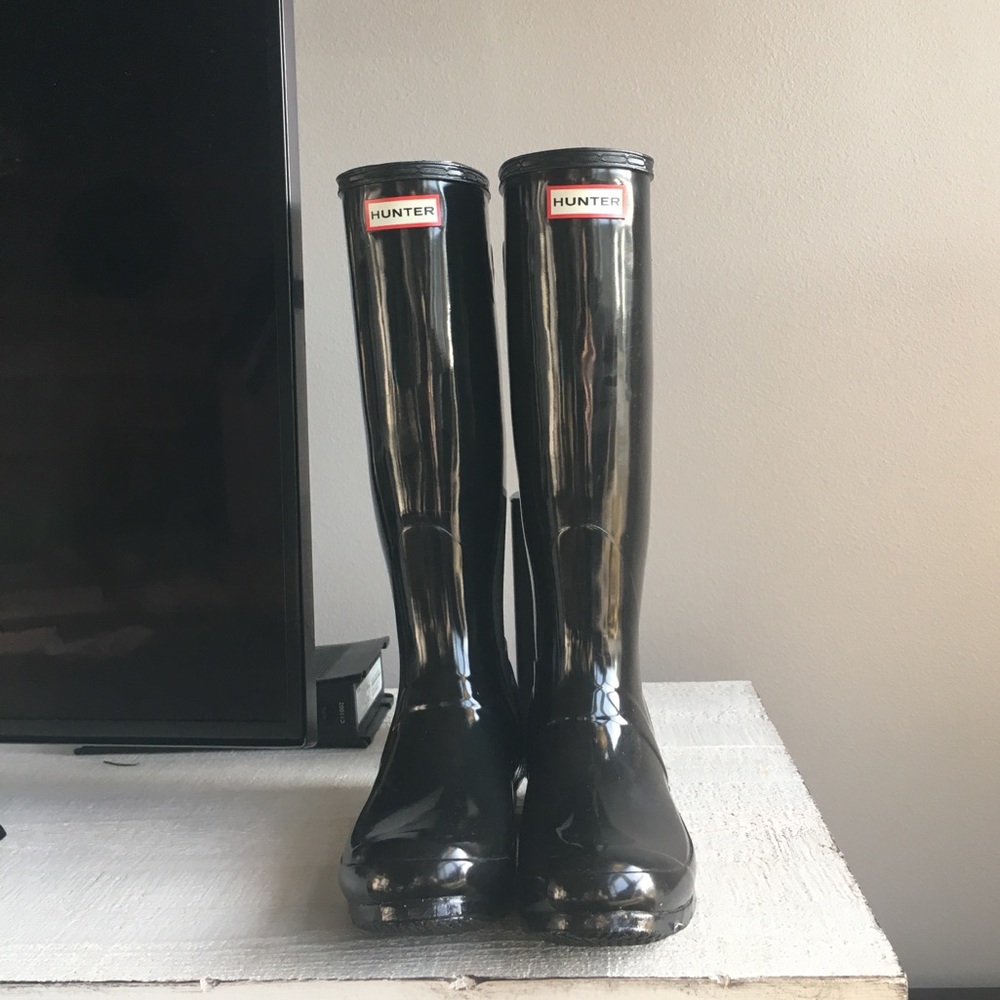 Black hunter boots