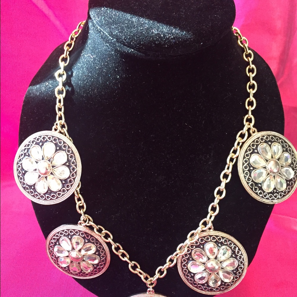 Madallion necklace