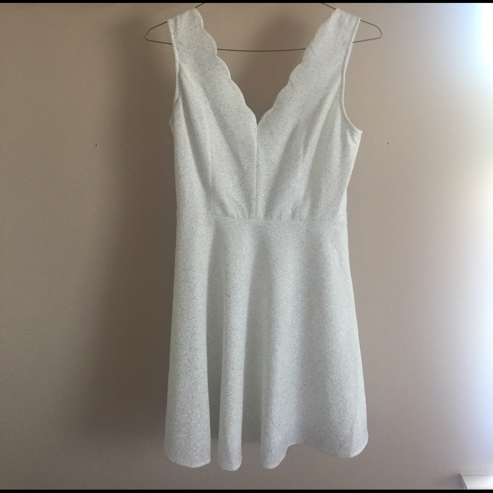 NWOT Flaunt Boutique White/Gold Dress