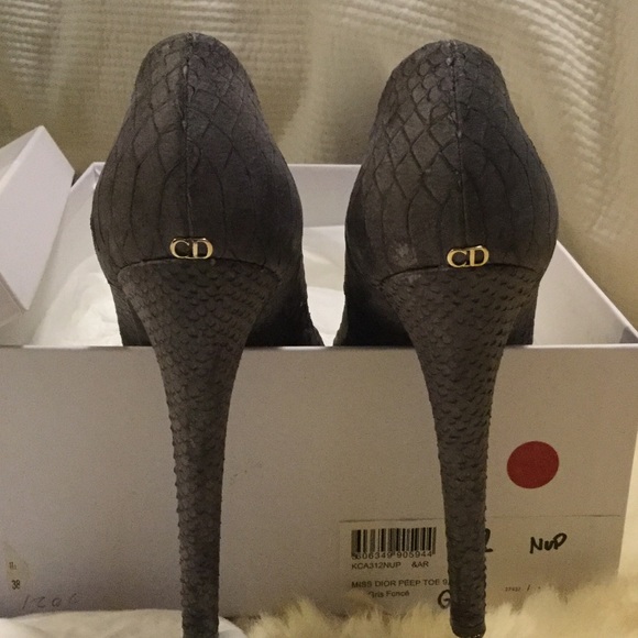 Peep toe platform pump - Picture 3 of 4