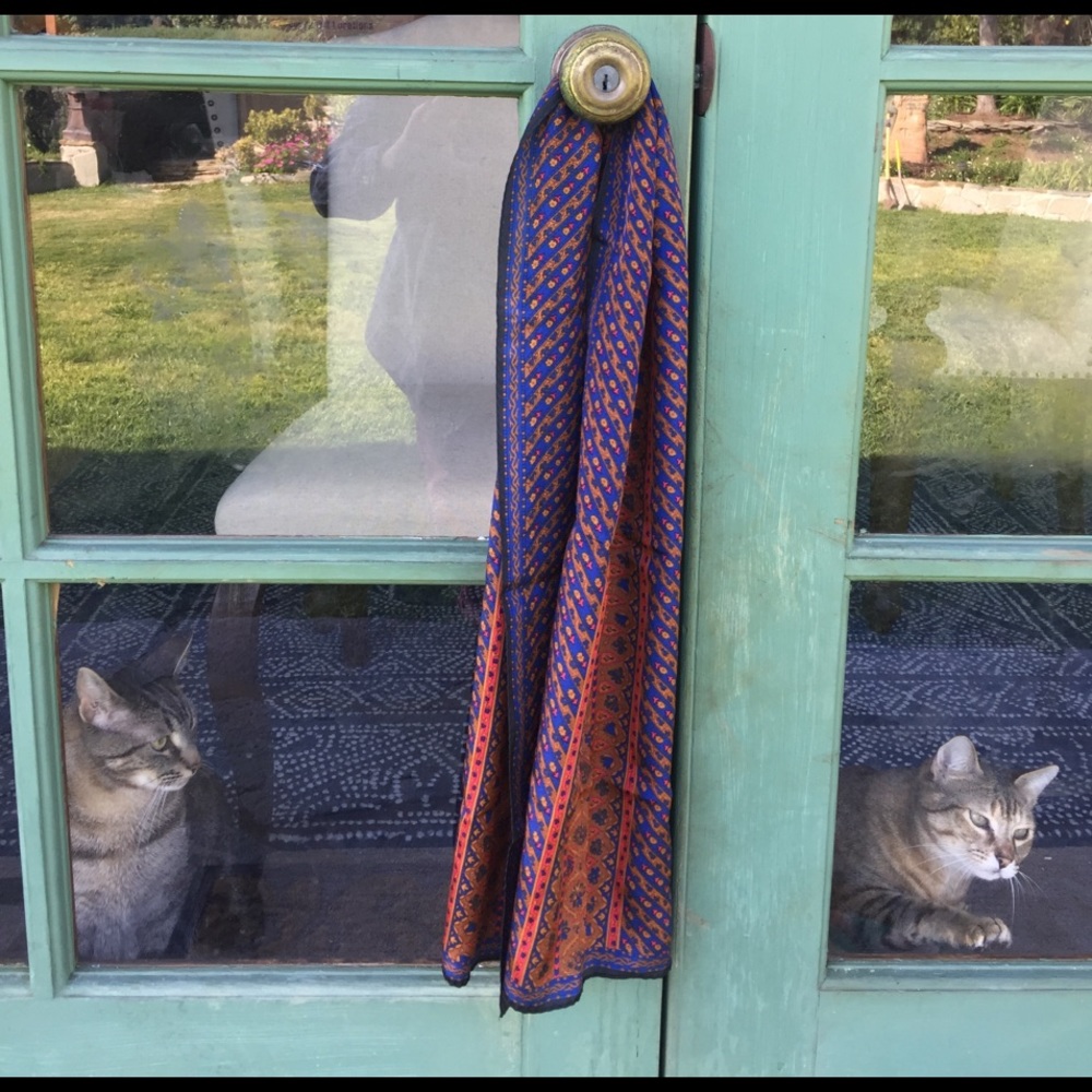 Beautiful Patterned Scarf - image 1