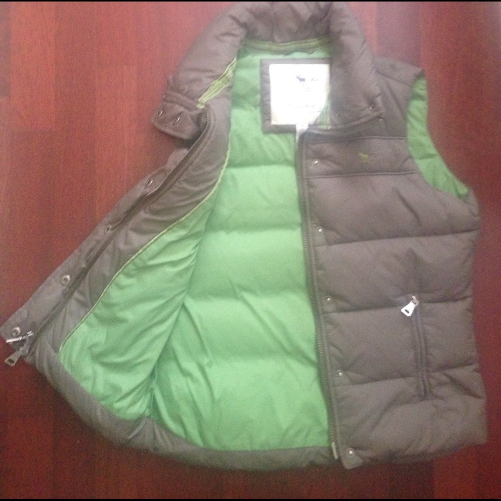 Abercrombie & Fitch 🖤 down vest. Practically new