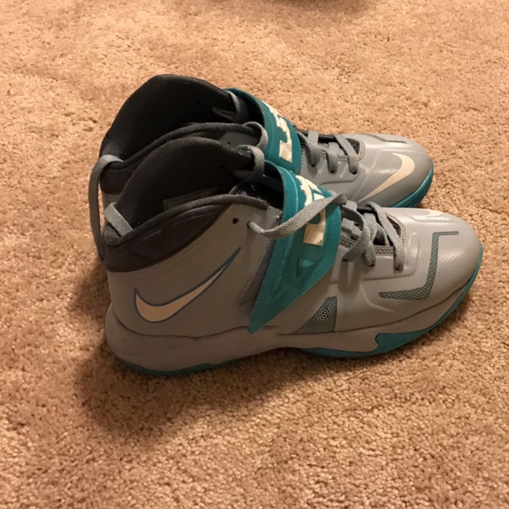 Nike LeBron Zoom Soldier VII Shoes
