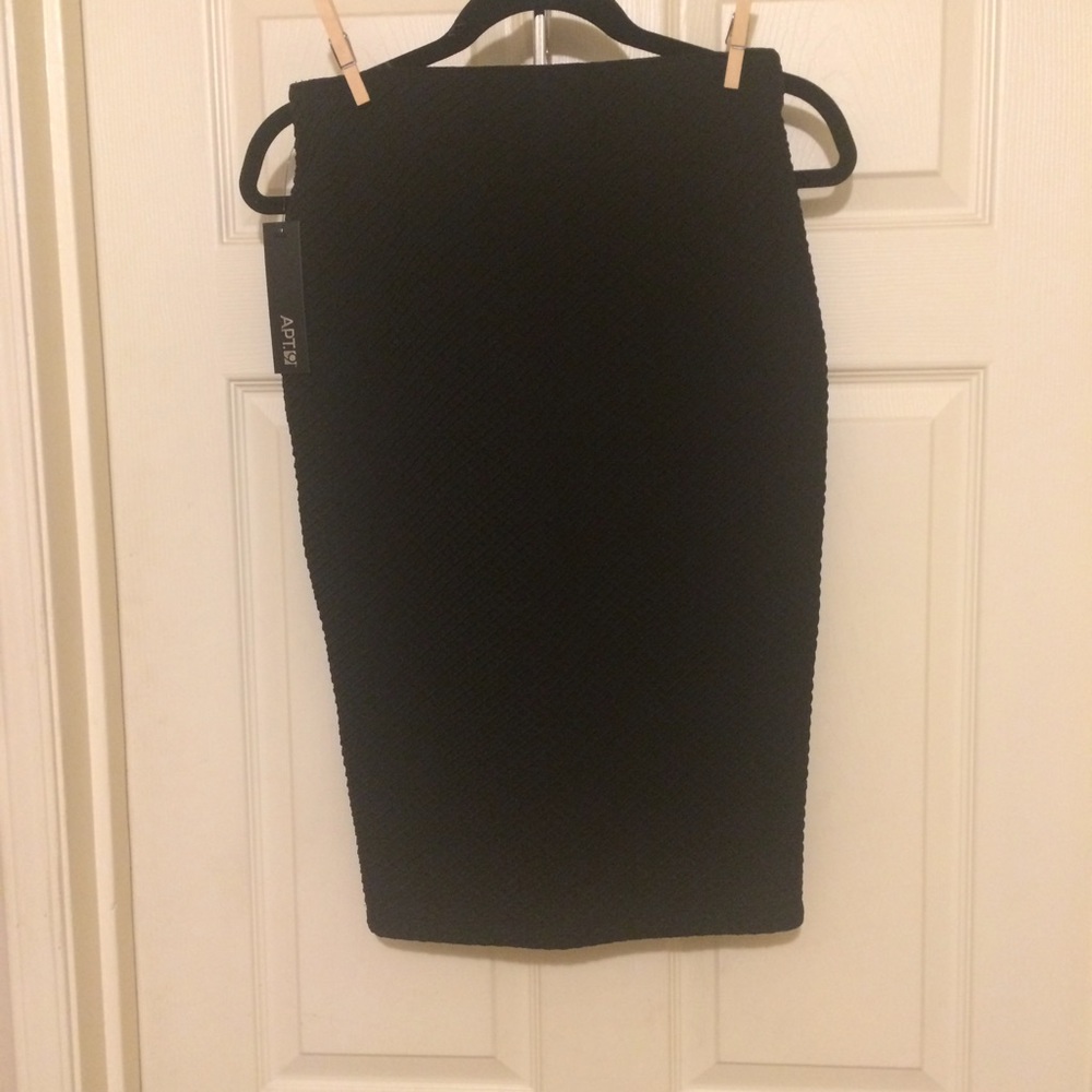 KNIT PENCIL SKIRT - NEW WITH TAGS