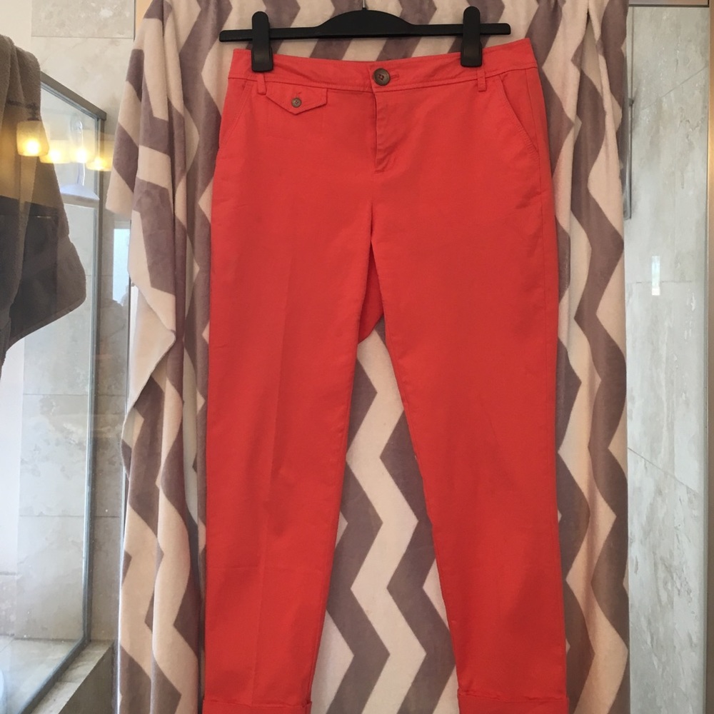 DKNY JEANS Capri chino pants; size 4; coral